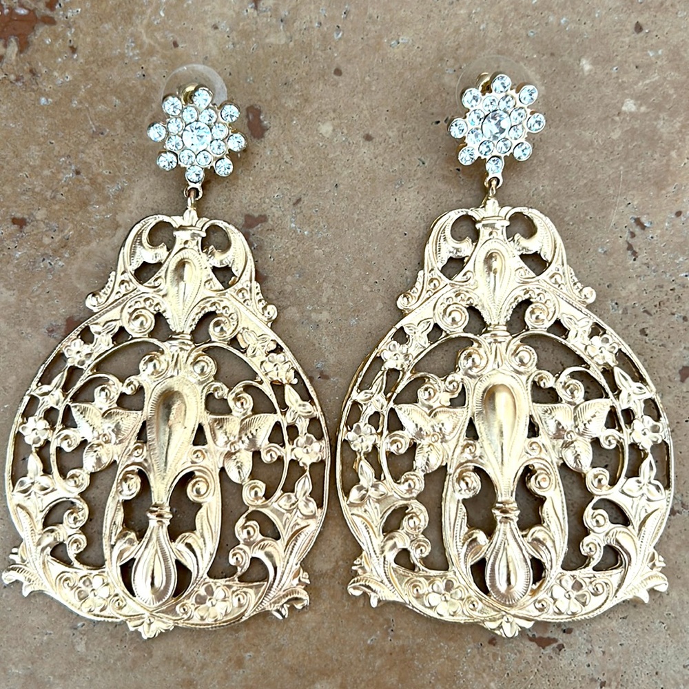 VTG pair of Chandelier Gold Filigree Earrings with Rhinestones - Picture 3 of 8